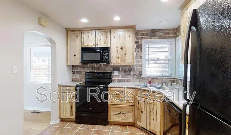 3012 W Saint Vrain St — Photo 5