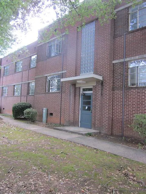 1520 S Lumpkin St APT F2 photo 1