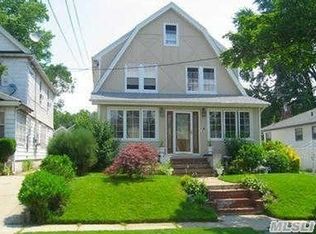 10045 199th St, Hollis, NY 11423