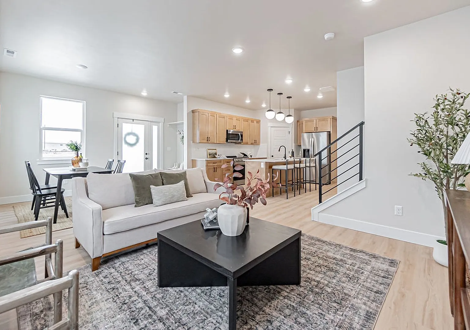 Brand New Townhome In Sugar City 3 Bed 2.5 Bath And 2 Stall Garage. — Photo 4