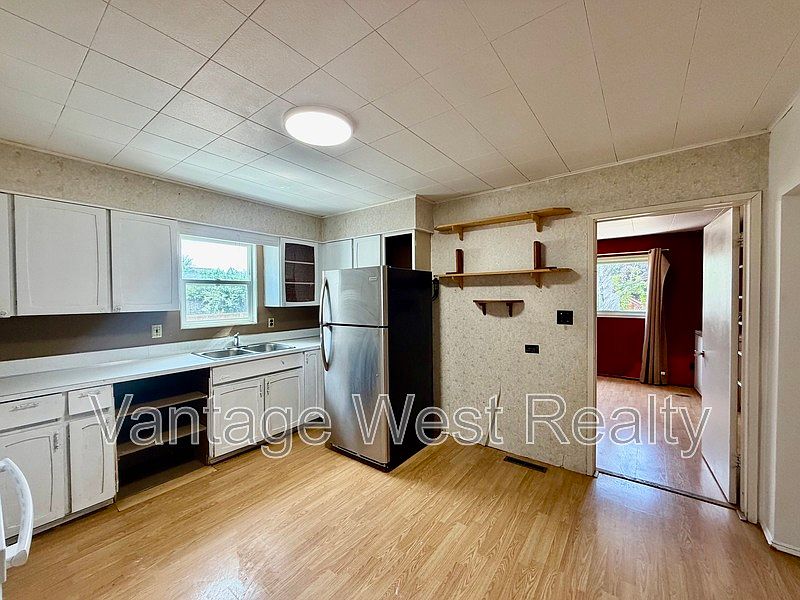 1st image of 400 Dougall Rd N
