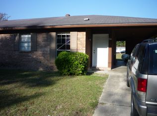 977 Live Oak Dr, Hinesville, GA 31313