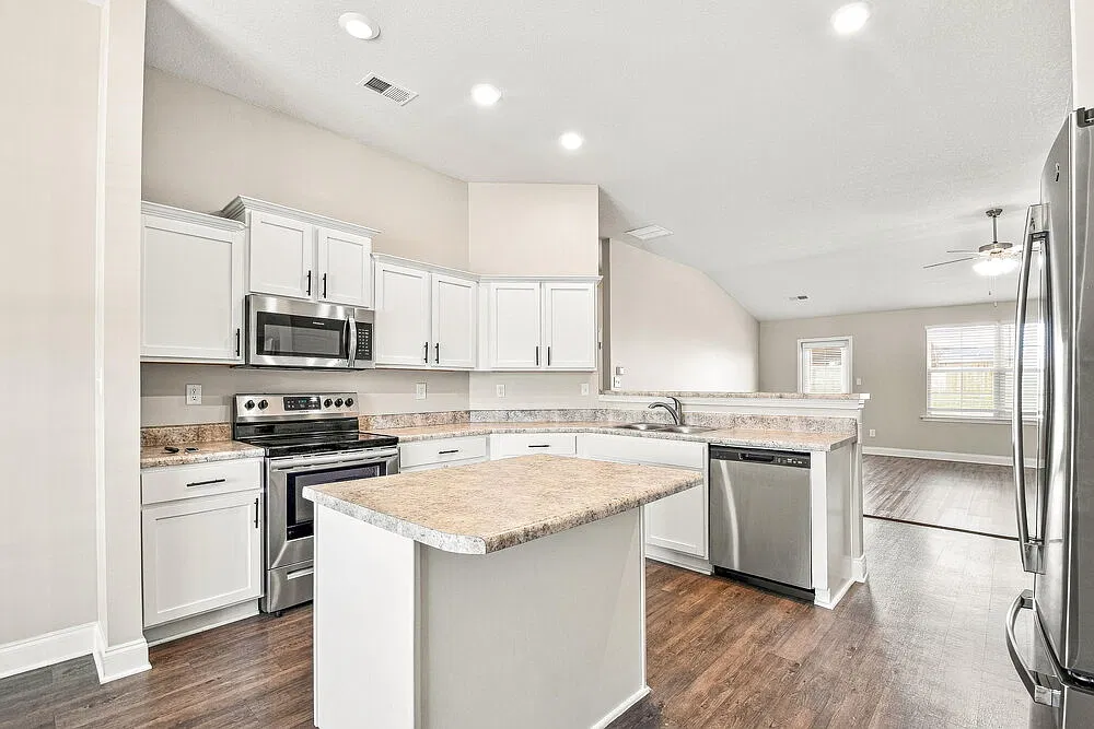 4 bed, 2.0 bath, 1930 sqft, $2,215 — Photo 4