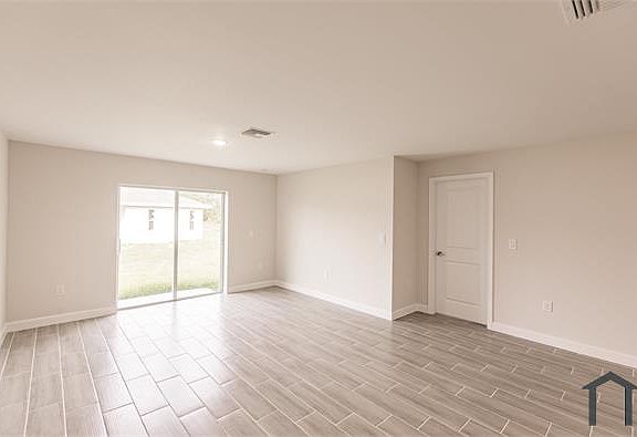 4th image of 3846 Kittyhawk Dr
