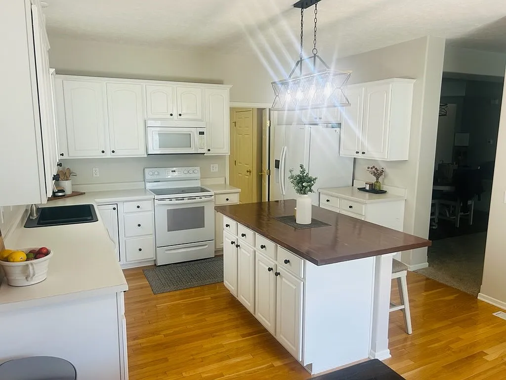 4 bed, 3300 sqft, $3,000 — Photo 4