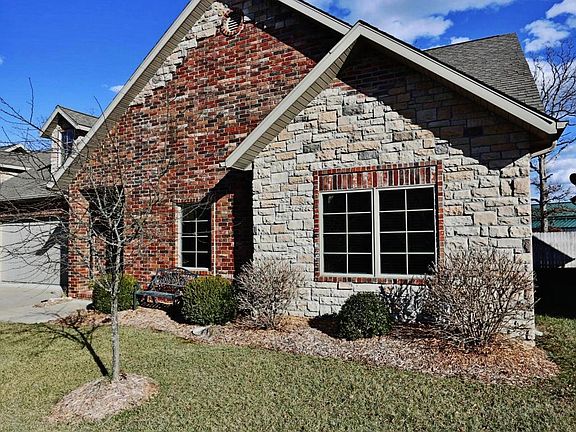 2nd image of 210 Stillwood Dr