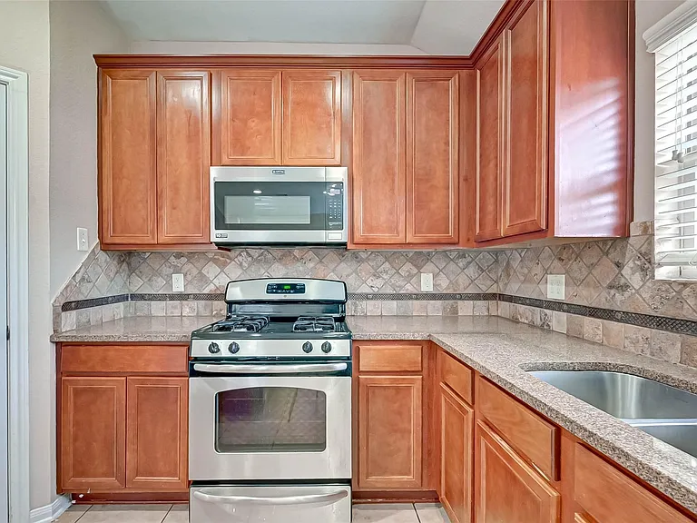 6402 Black Bamboo Ln — Photo 14