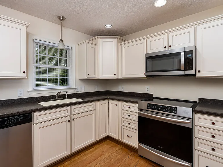 205 College Cir — Photo 20