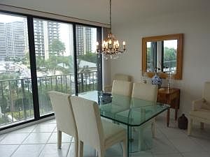 5th image of 124 Lakeshore Dr APT 337