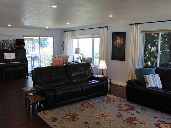 Family room w/large windows