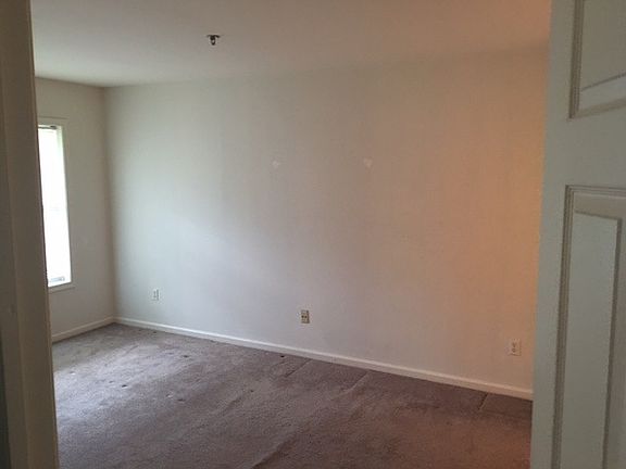 4th image of 1811 Braken Ave