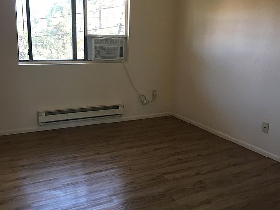FRONT BEDROOM