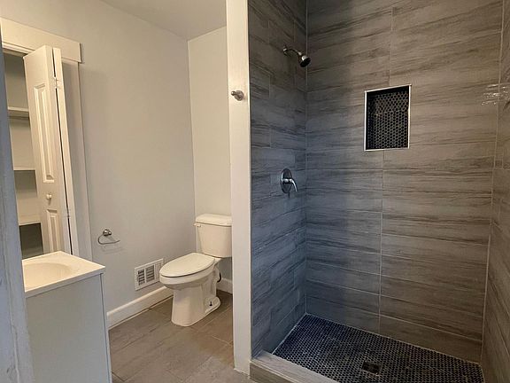5th image of 2905 Costello Ave