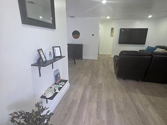 3rd image of 320 Sterling Ave