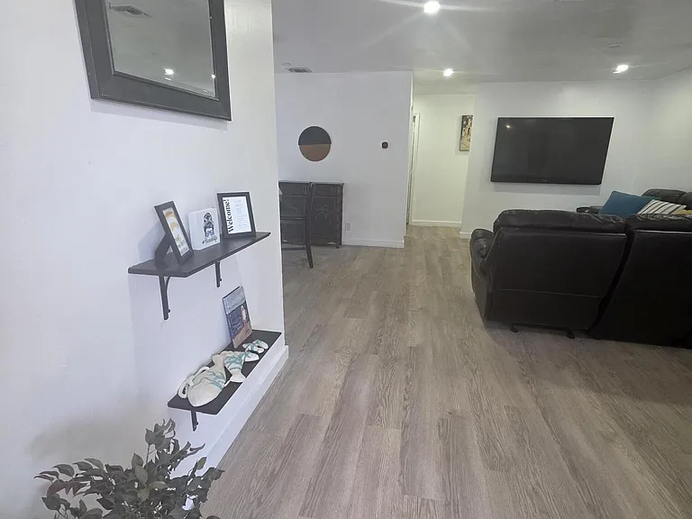 320 Sterling Ave — Photo 3