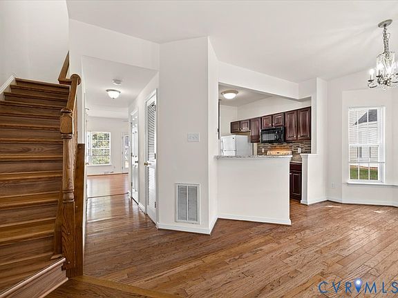 3rd image of 1107 Magnolia Pointe Blvd