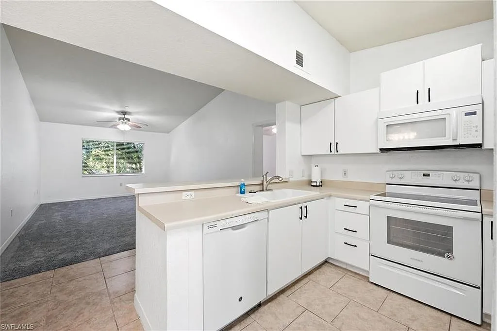 2 bed, 2.0 bath, 1062 sqft, $1,695 — Photo 3