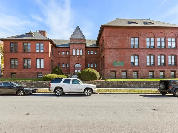 31 Elizabeth St APT G-4, Worcester, MA 01605