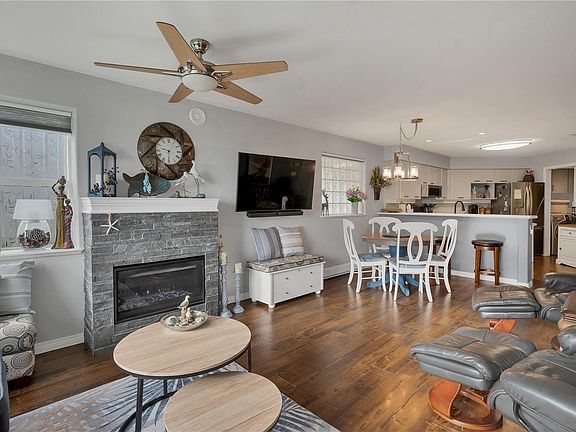 3rd image of 350 Island Hwy S #105