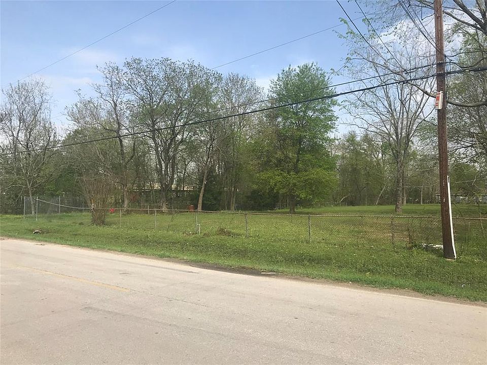 2nd image of 2601 Lone Oak Rd