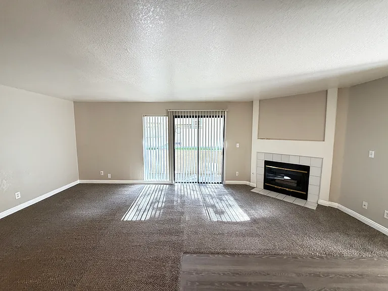 960 N Sloan Ln #104 — Photo 5