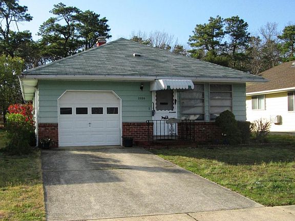 2nd image of 2220 Mount Hood Ln