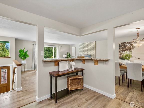 5th image of 20530 11th Drive SE