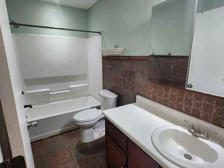 803 Madison Dr — Photo 18