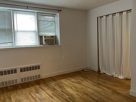 5th image of 740 E 32nd St APT D1