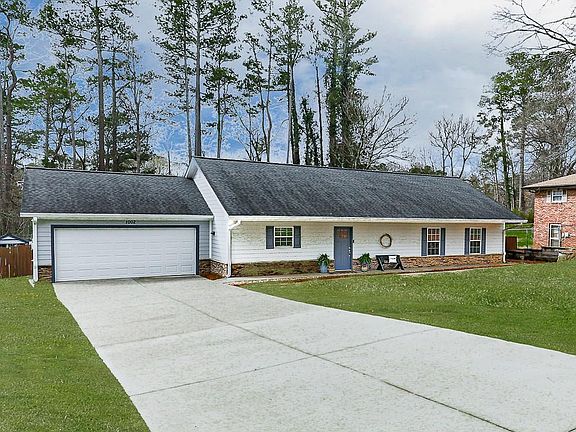 2nd image of 1002 Brackett Rd