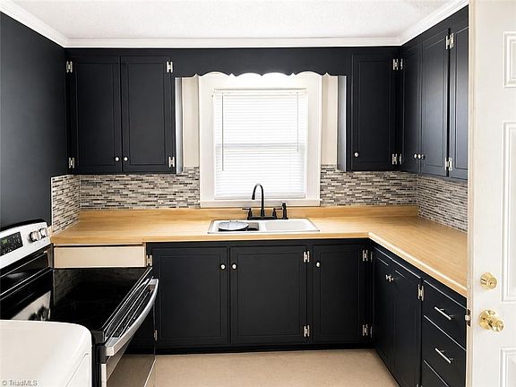 5th image of 307 Rockspring Rd
