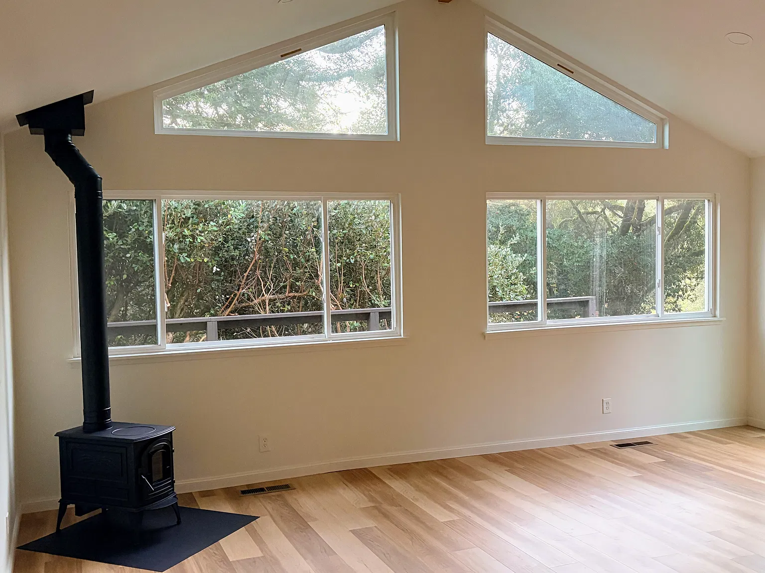 3431 Burnside Rd — Photo 2