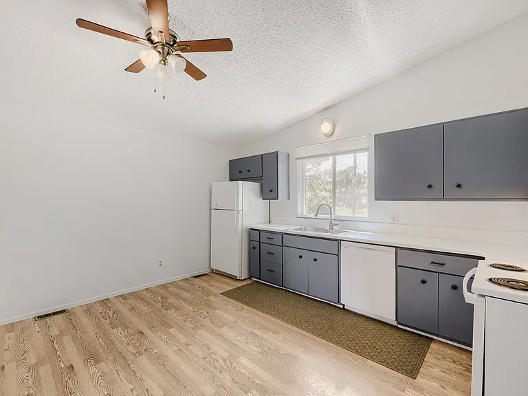 1690 Taft St — Photo 4