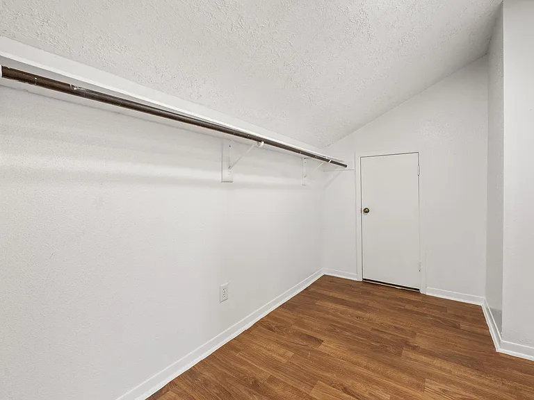 7018 Stoney River Dr — Photo 17