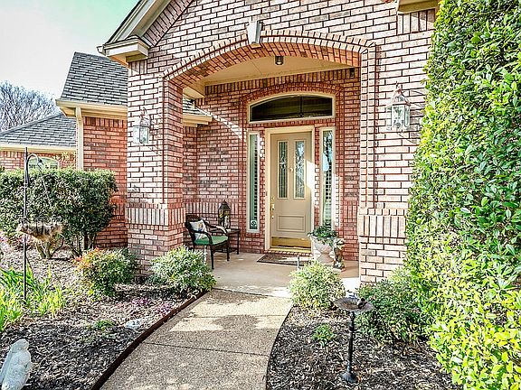 2nd image of 1500 Crestwood Trl