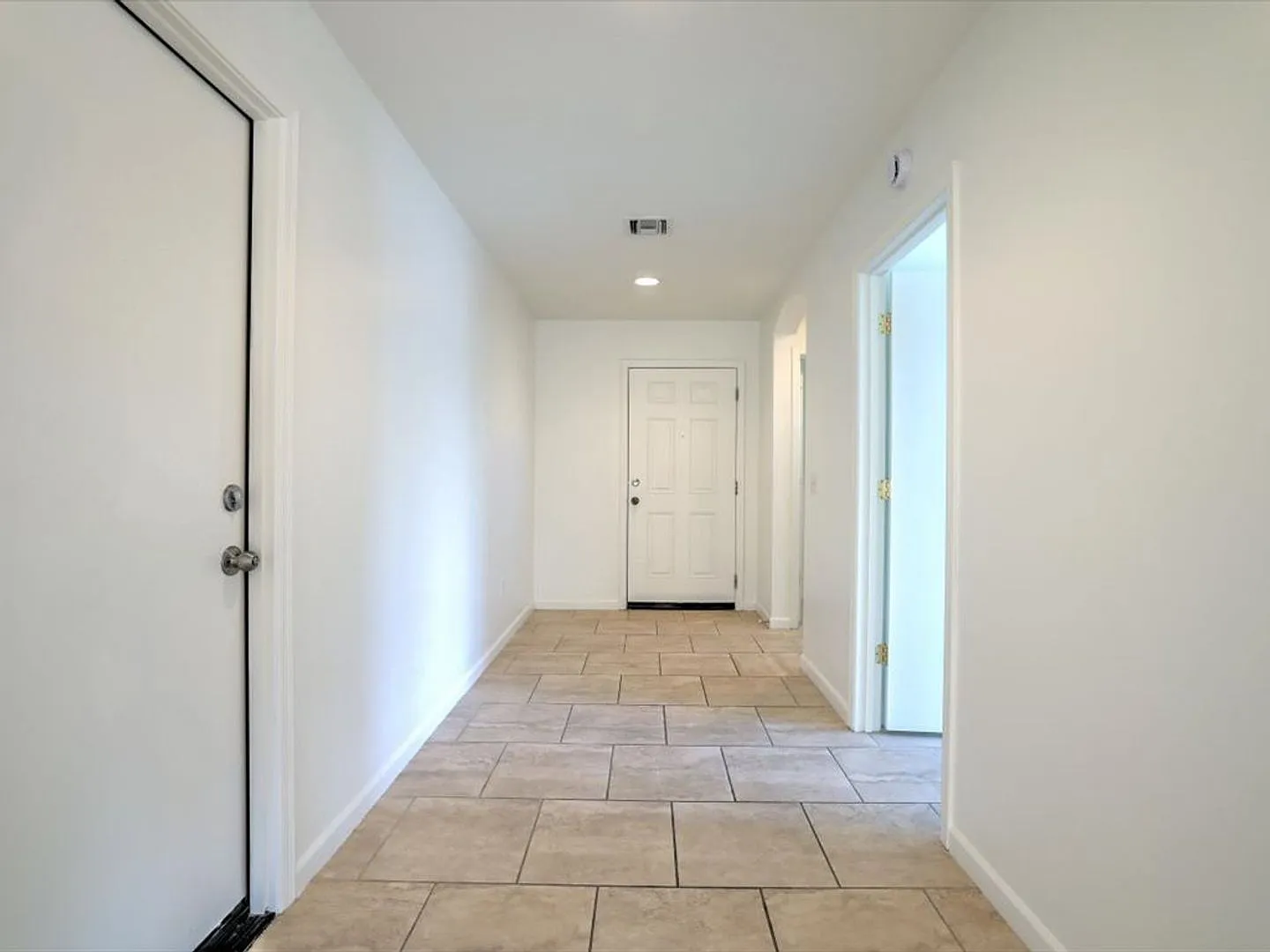 3 Bedroom 2 Bathroom with SOLAR ! — Photo 4