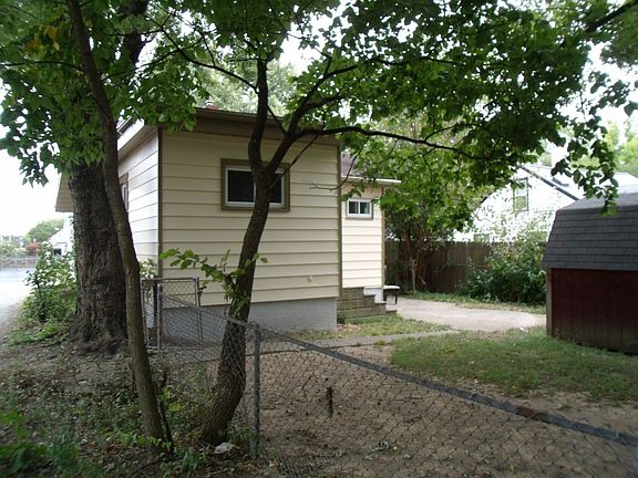 3rd image of 3015 Dwight Ave