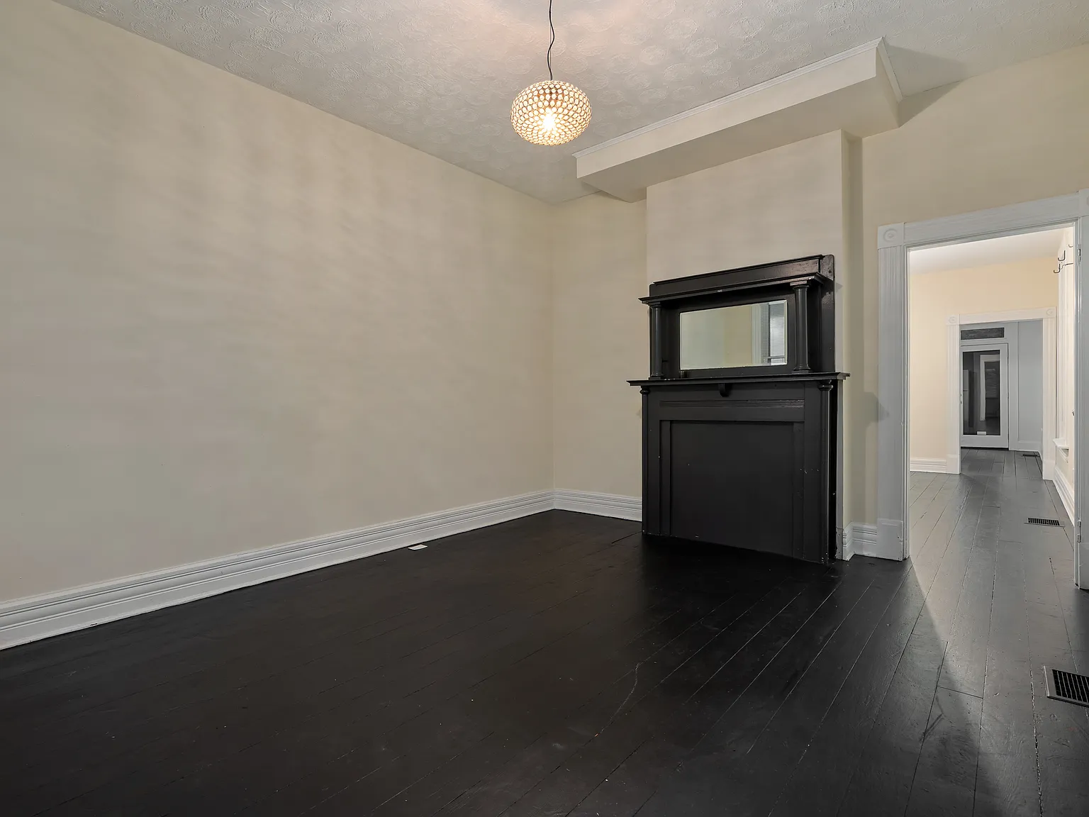 222 W 2nd Ave — Photo 2