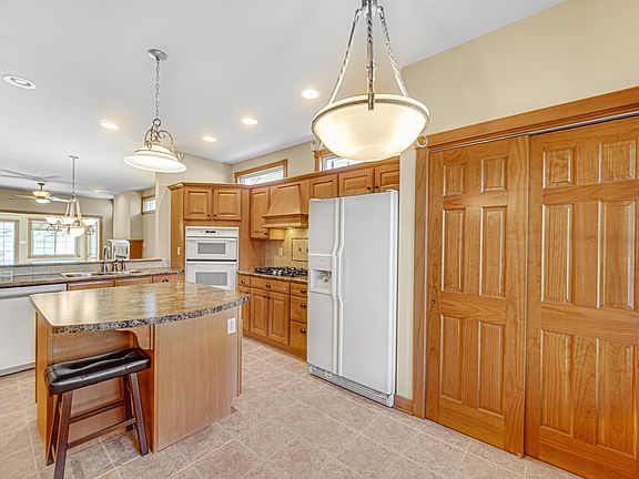 2nd image of 3704 Highland Cir
