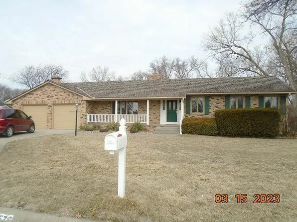2576 N Fairway Dr, Fremont, NE 68025
