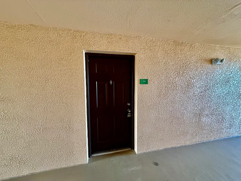 271 SW Palm Dr #304 — Photo 4