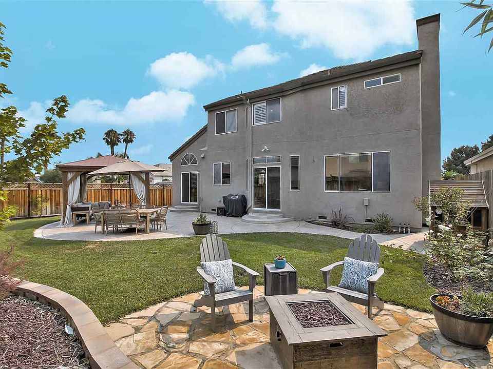 2nd image of 2474 Cove Pl