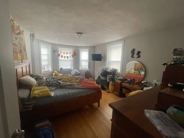 136 Davis Ave #2, Brookline, MA 02445