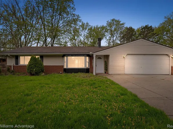 2479 Ivanhoe Dr, West Bloomfield, MI 48324