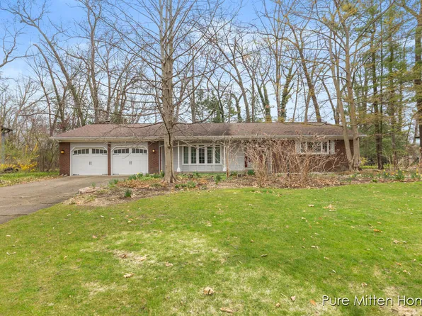 3290 Bentwood Dr SE, Grand Rapids, MI 49546