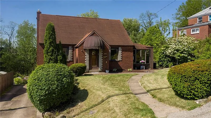 924 Edward Dr photo 1