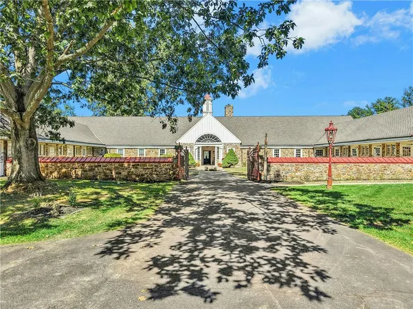 1807 Apple Tree Ln, Bethlehem, PA 18015