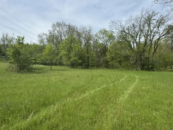 1613 Saundersville Rd, Hendersonville, TN 37075