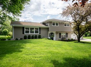 18605 Brookridge Dr, Brookfield, WI 53045
