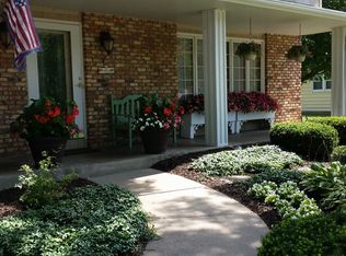 4429 Winding Hill Rd, Davenport, IA 52807